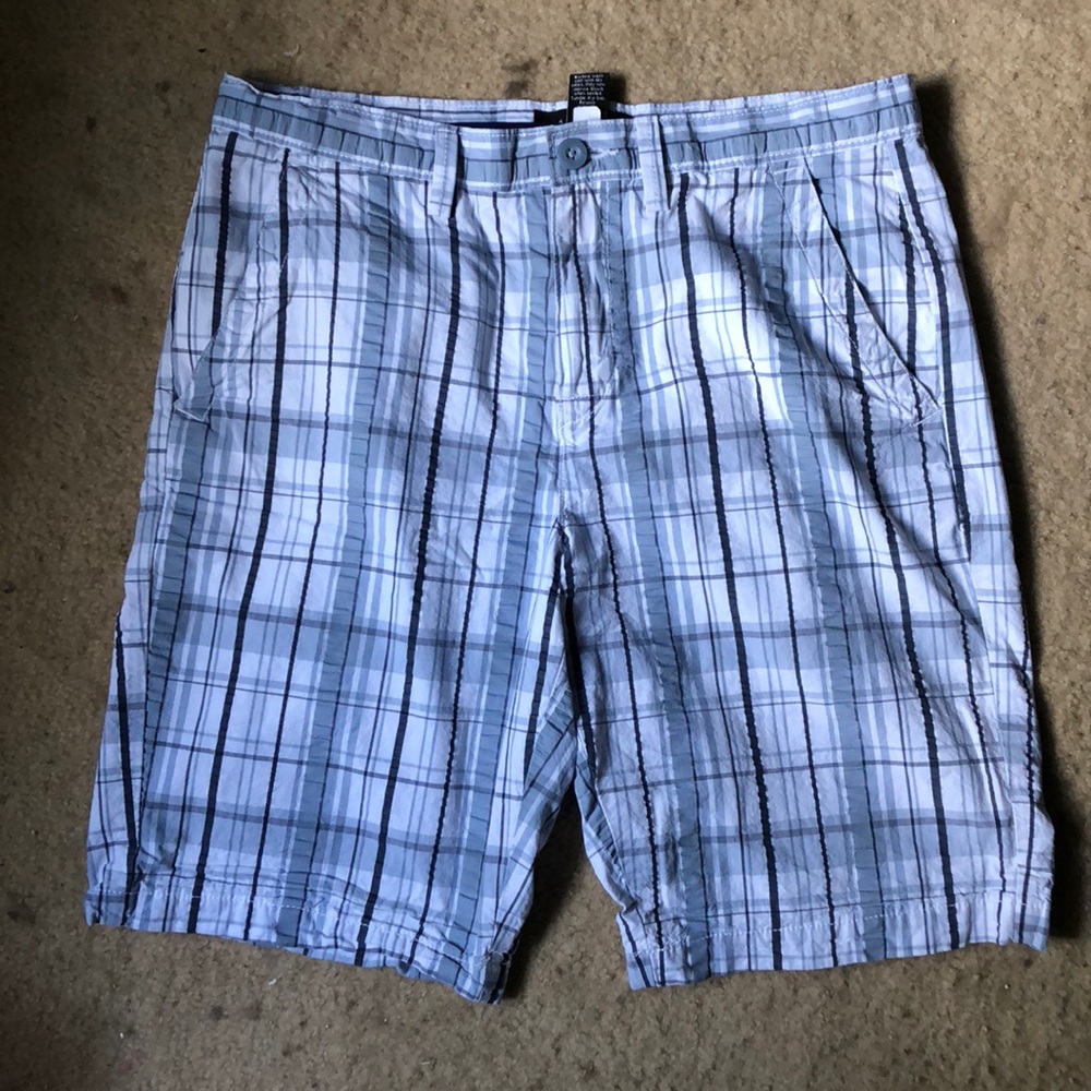 APT. 9 size 32 plaid shorts